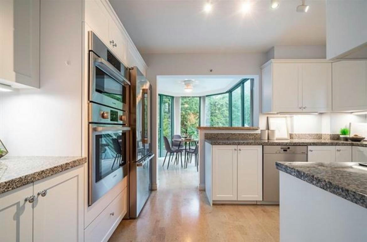 4A-338 Taylor Way, West Vancouver, BC, V7T 2Y1 2