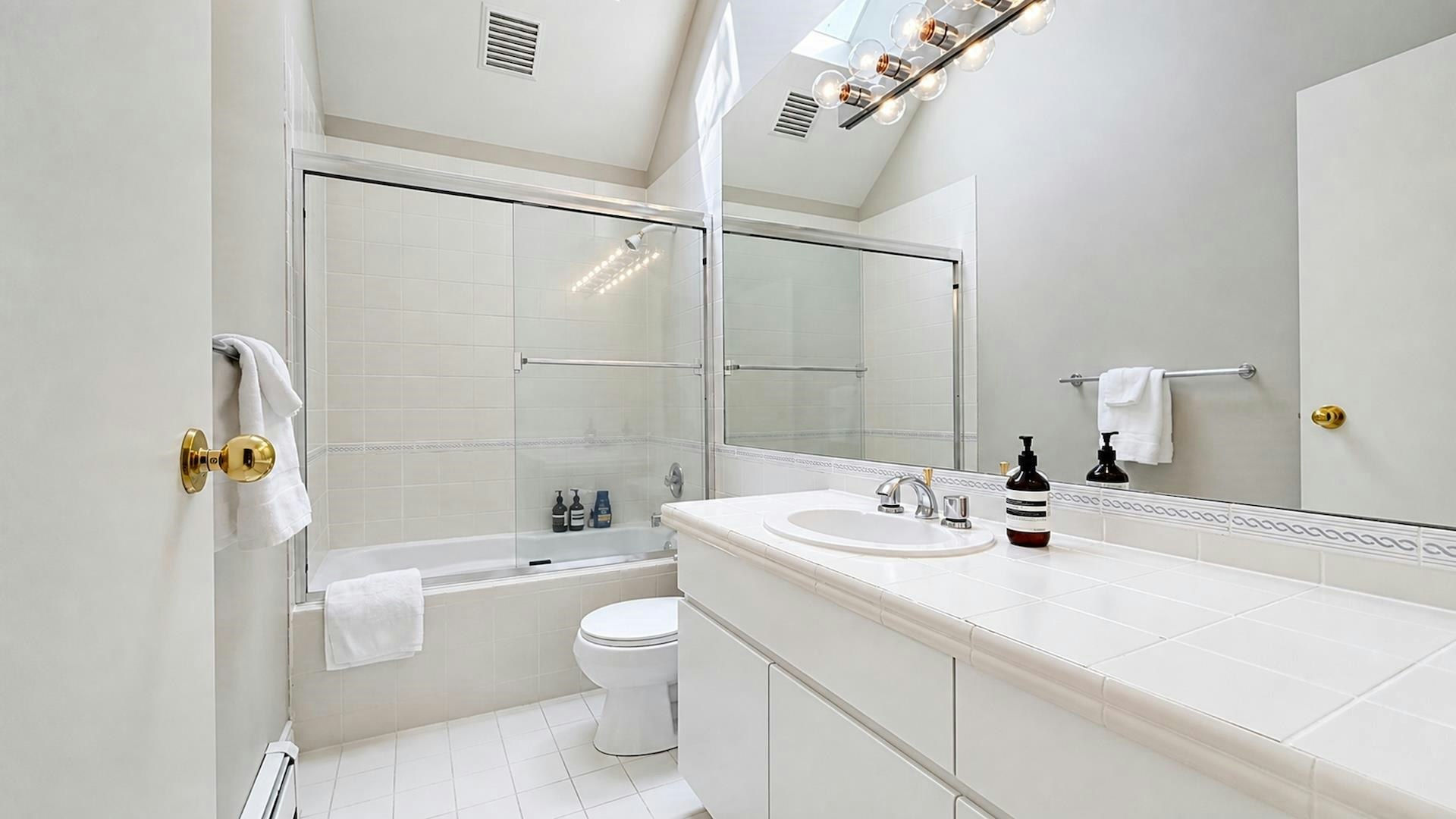 8418 Gillnet Place, Vancouver, BC, V6P 6P6 - 33