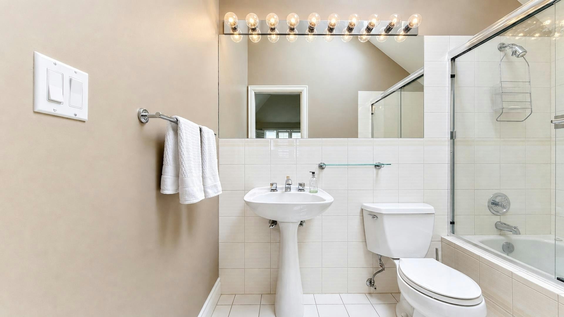 8418 Gillnet Place, Vancouver, BC, V6P 6P6 - 36