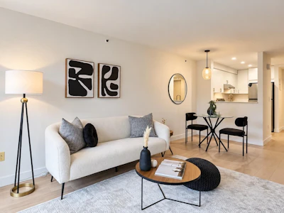 10-1355 W 4th Avenue - 4