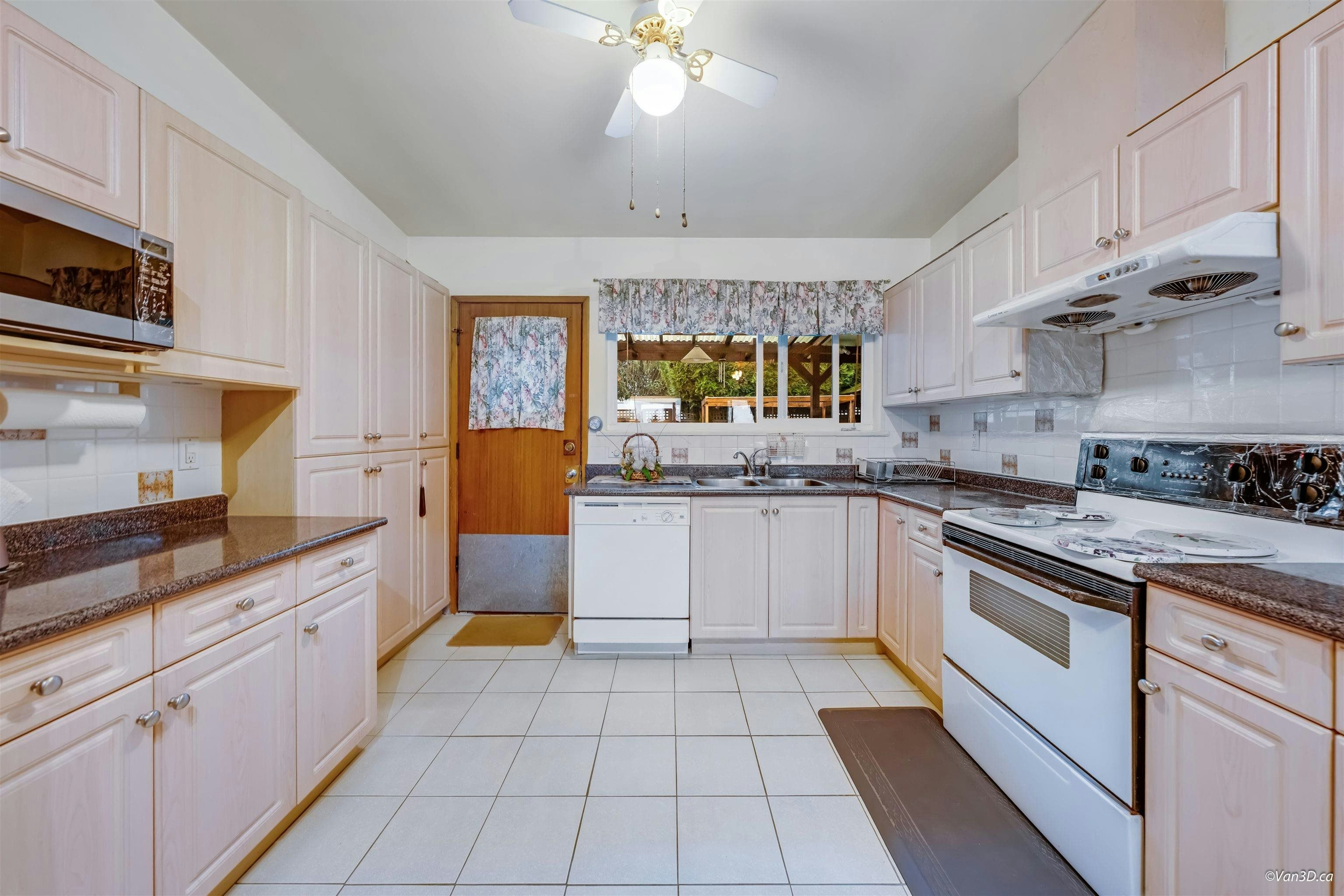 4646 Charlotte Court, Burnaby, BC, V5G 2R8 - 7