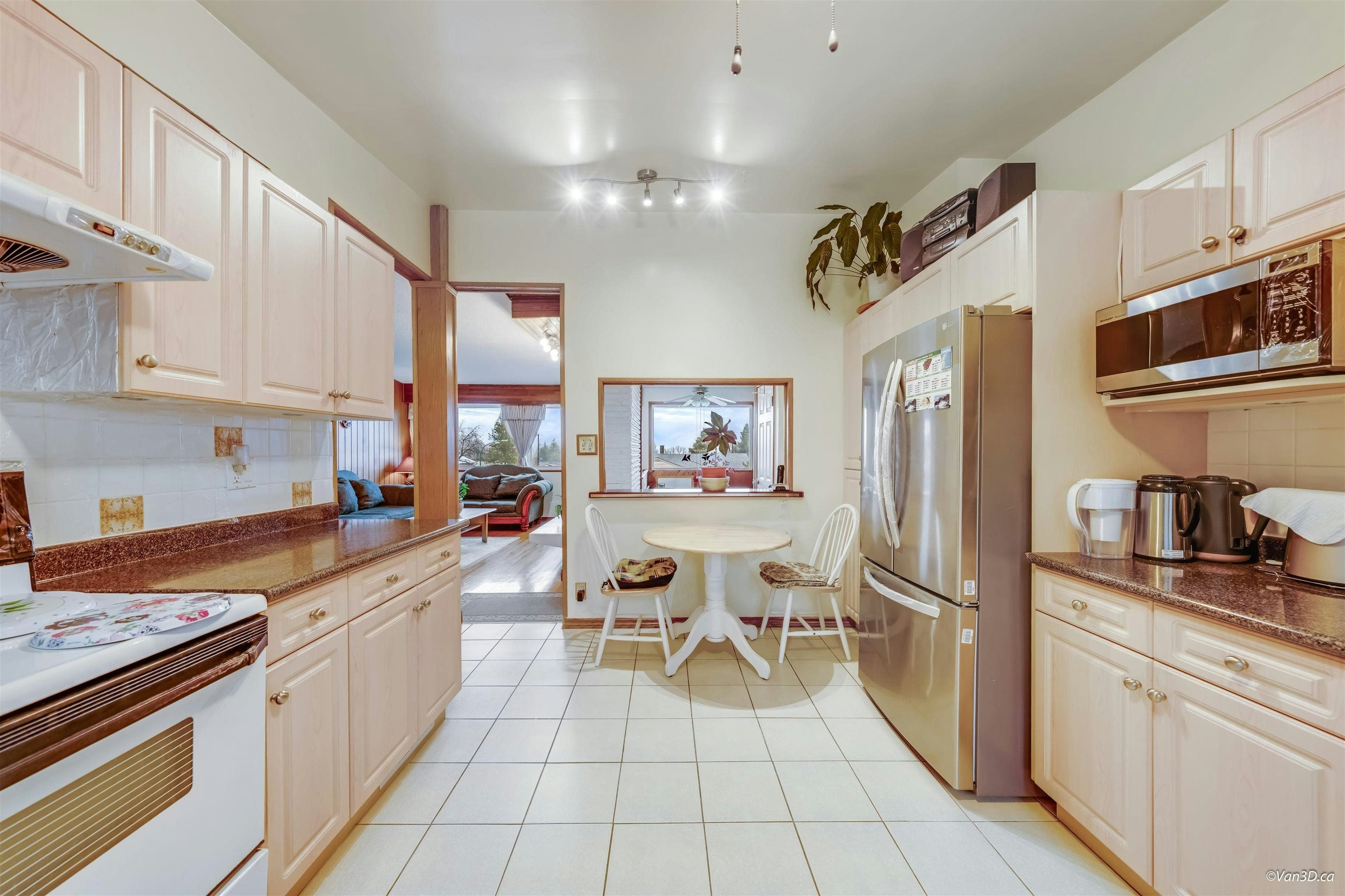 4646 Charlotte Court, Burnaby, BC, V5G 2R8 - 6