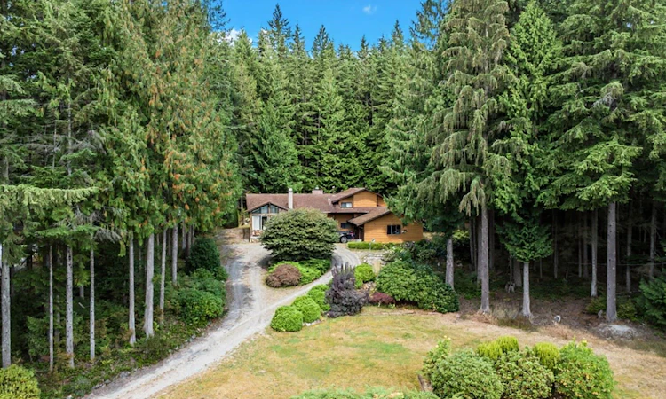 27573 Sayers Crescent