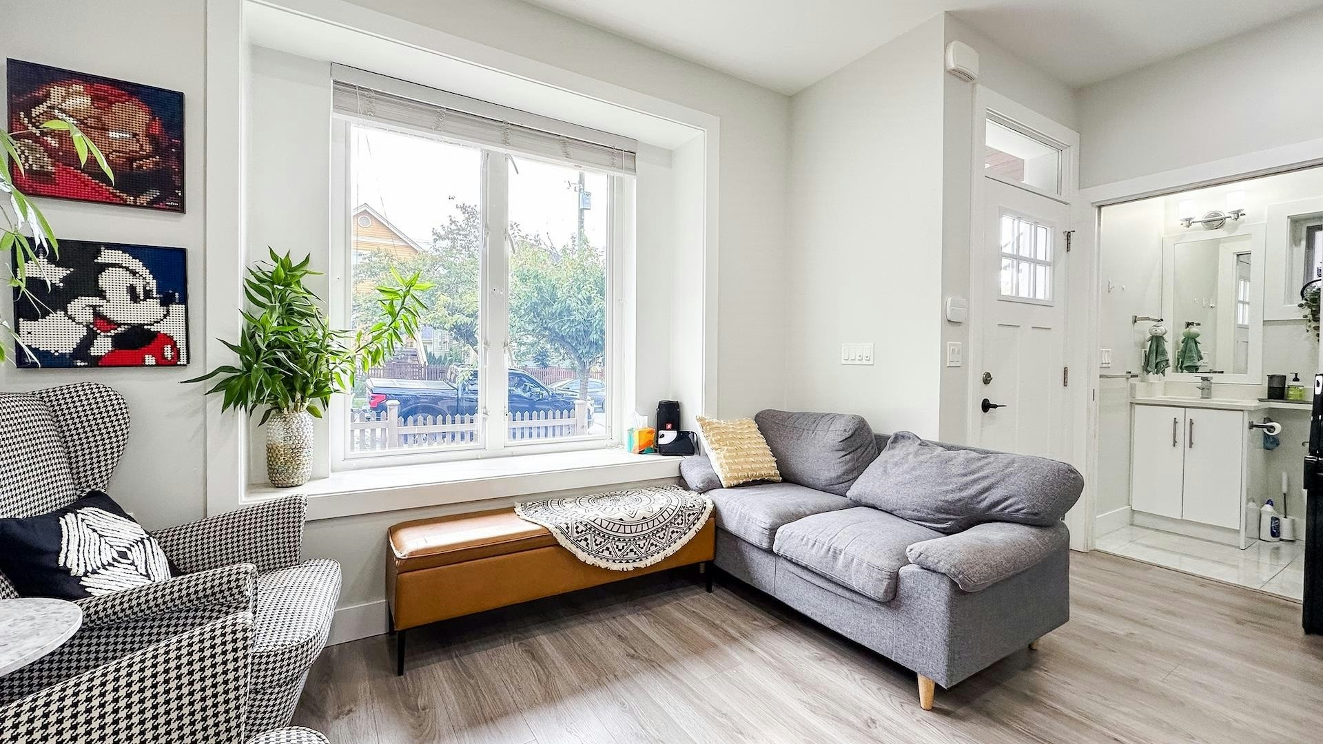 4985 Moss Street - 5