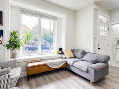 4985 Moss Street - 5