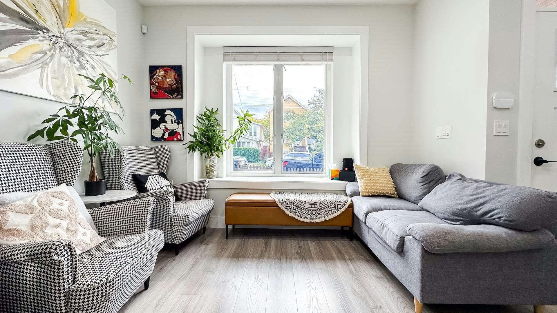 4985 Moss Street - 4