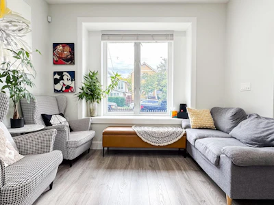 4985 Moss Street - 4