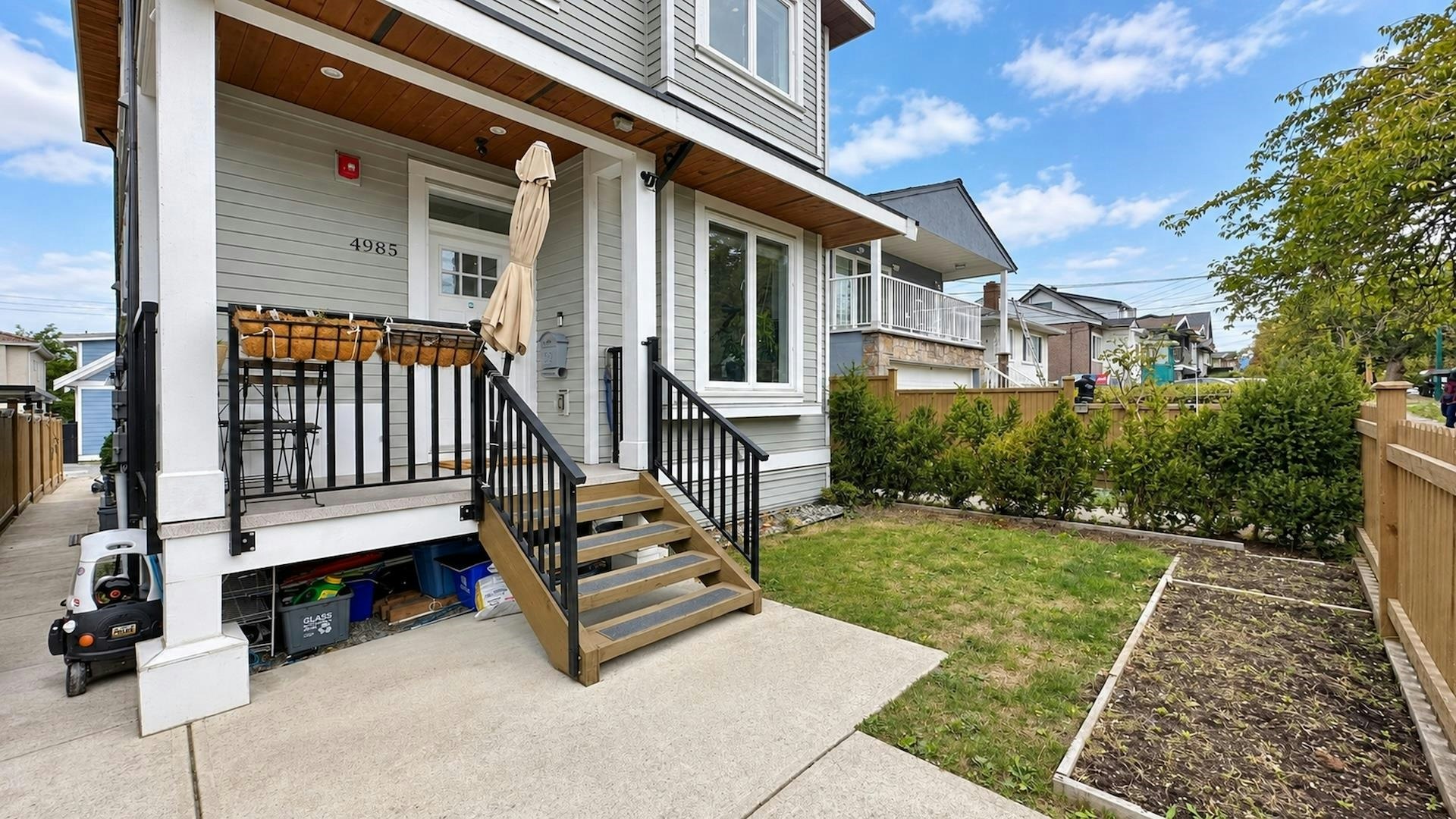 4985 Moss Street - 3