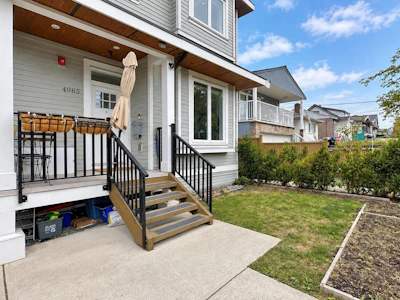 4985 Moss Street - 3