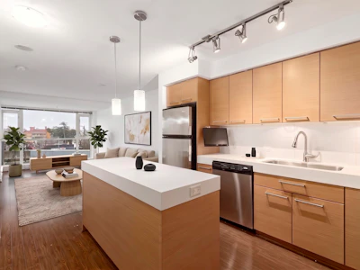 408-2770 Sophia Street - 3