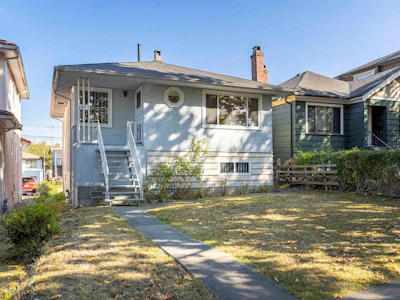 1060 Kelowna Street - 4