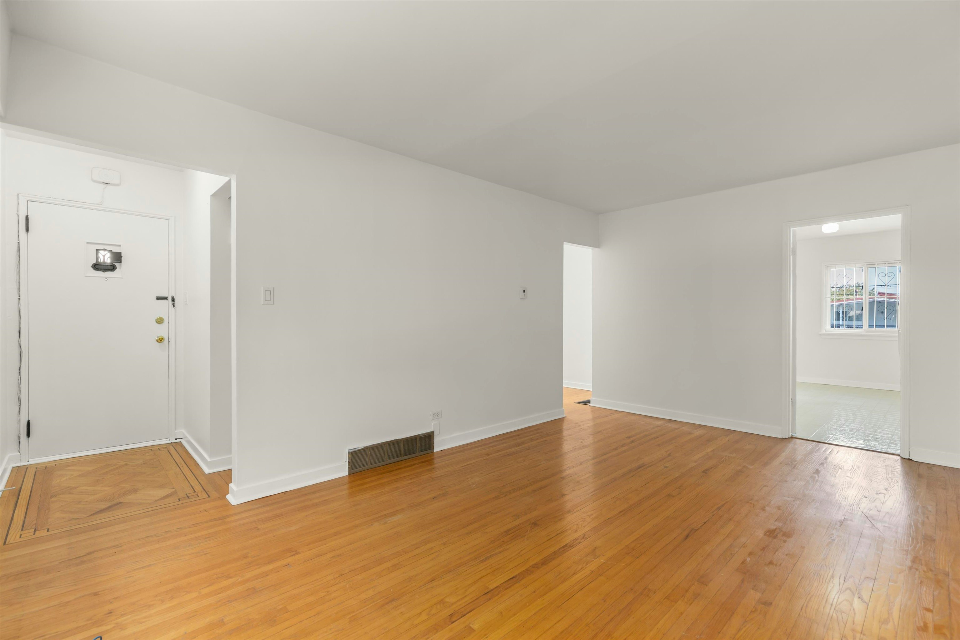 1060 Kelowna Street, Vancouver, BC, V5K 4E3 - 10