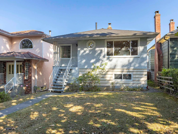 1060 Kelowna Street, Vancouver, BC, V5K 4E3 - 2
