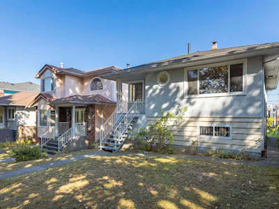1060 Kelowna Street - 3