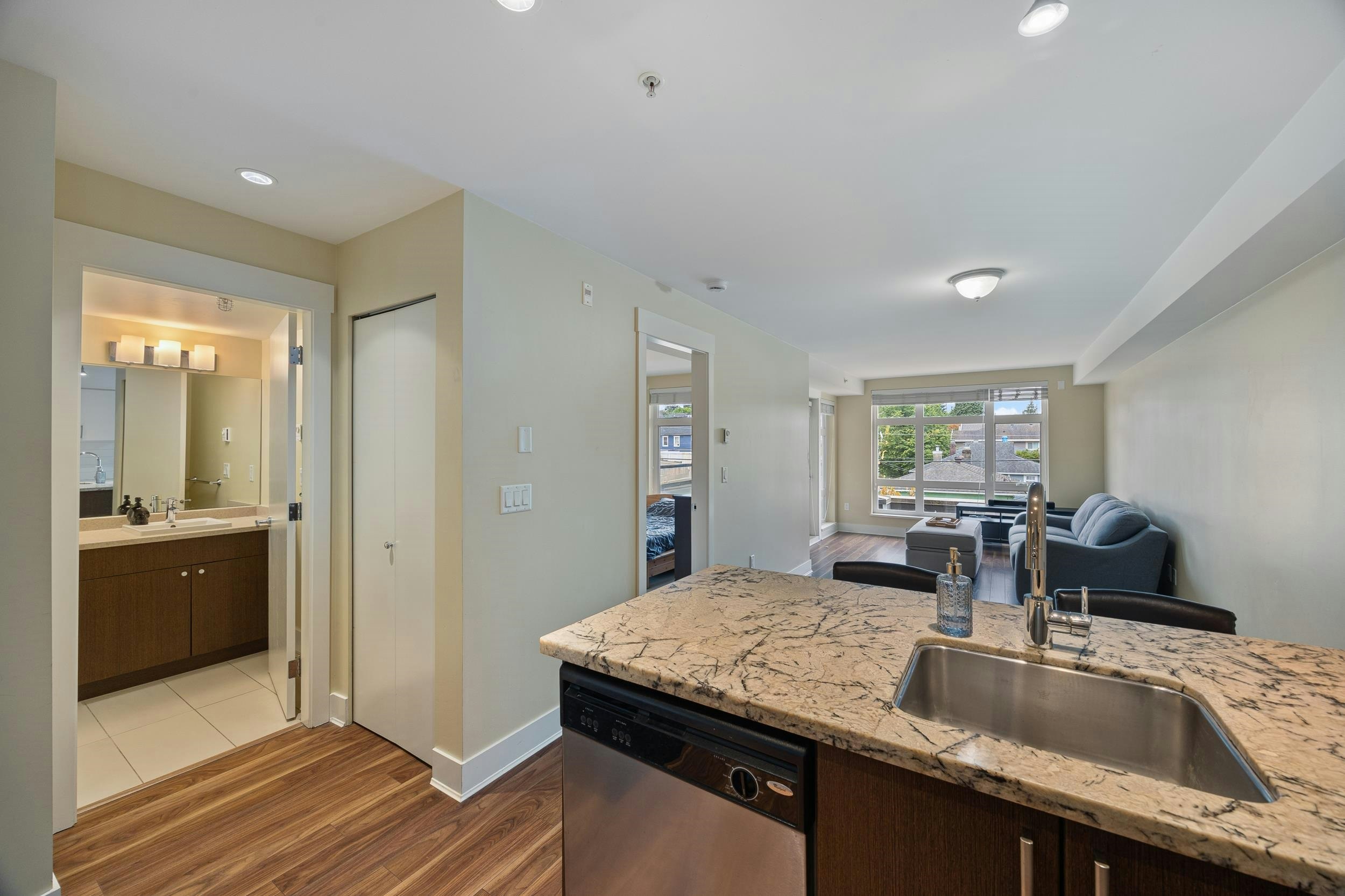 319-85 Eighth Avenue, New Westminster, BC, V3L 0E9 - 19