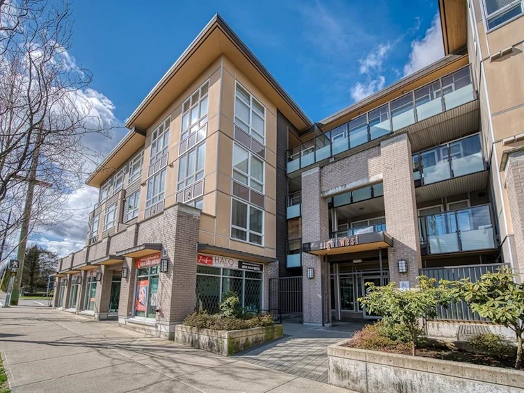 319-85 Eighth Avenue, New Westminster, BC, V3L 0E9 - 3