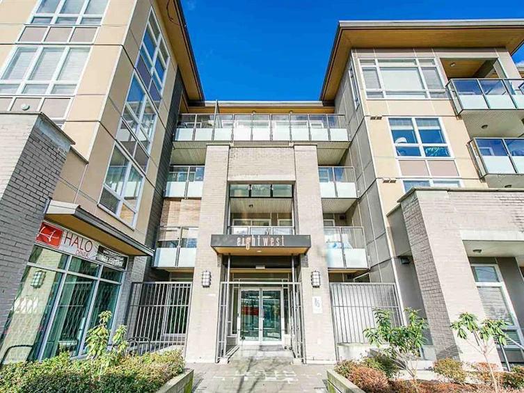 319-85 Eighth Avenue, New Westminster, BC, V3L 0E9