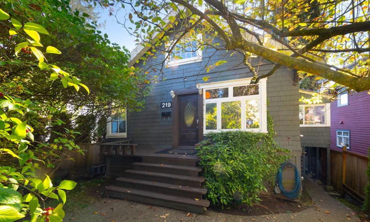 219 E 29th Street