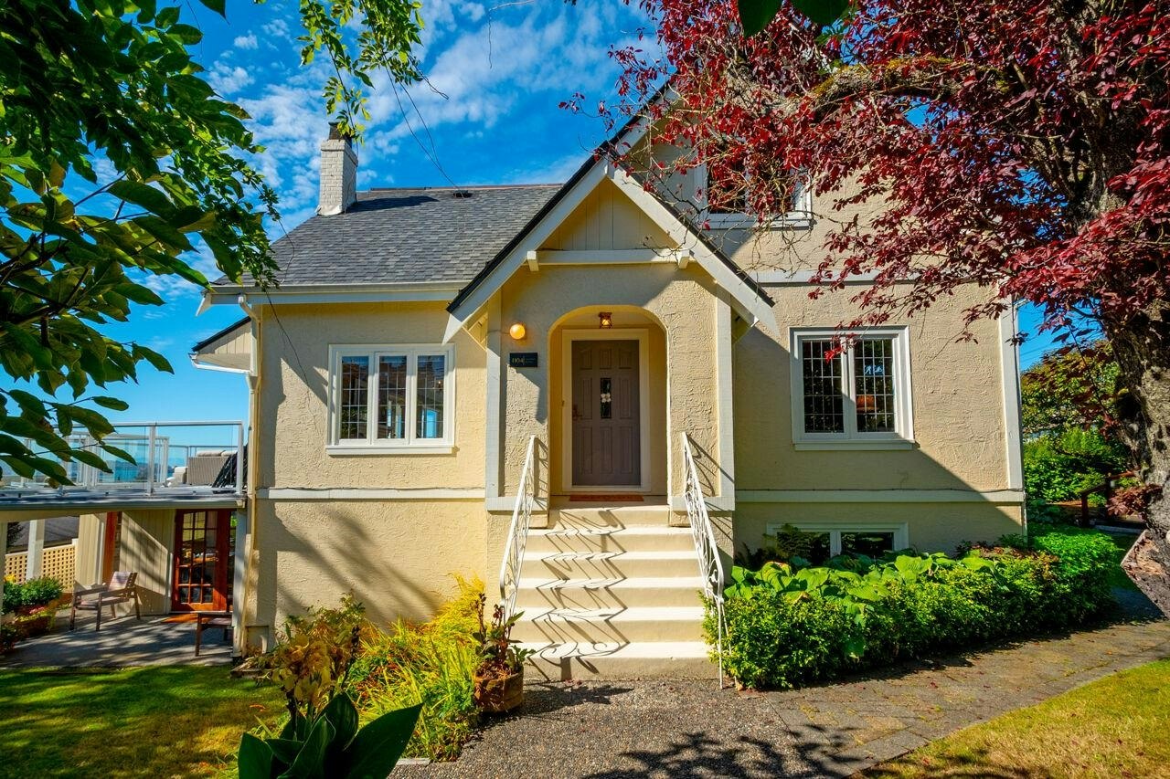 1104 Esquimalt Avenue, West Vancouver, BC, V7T 1K1