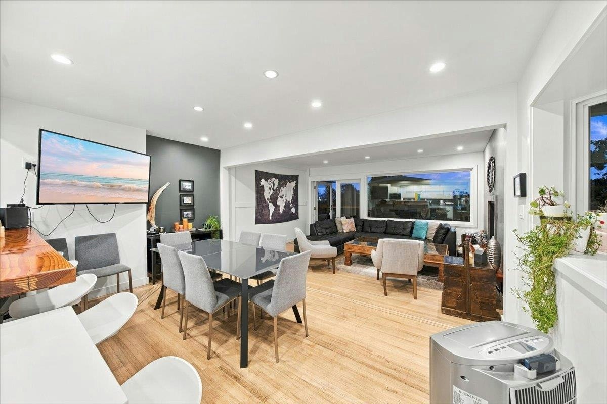 1095 W Keith Road, North Vancouver, BC, V7P 1Y6