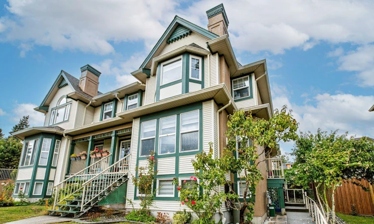 3-1135 Cartier Avenue