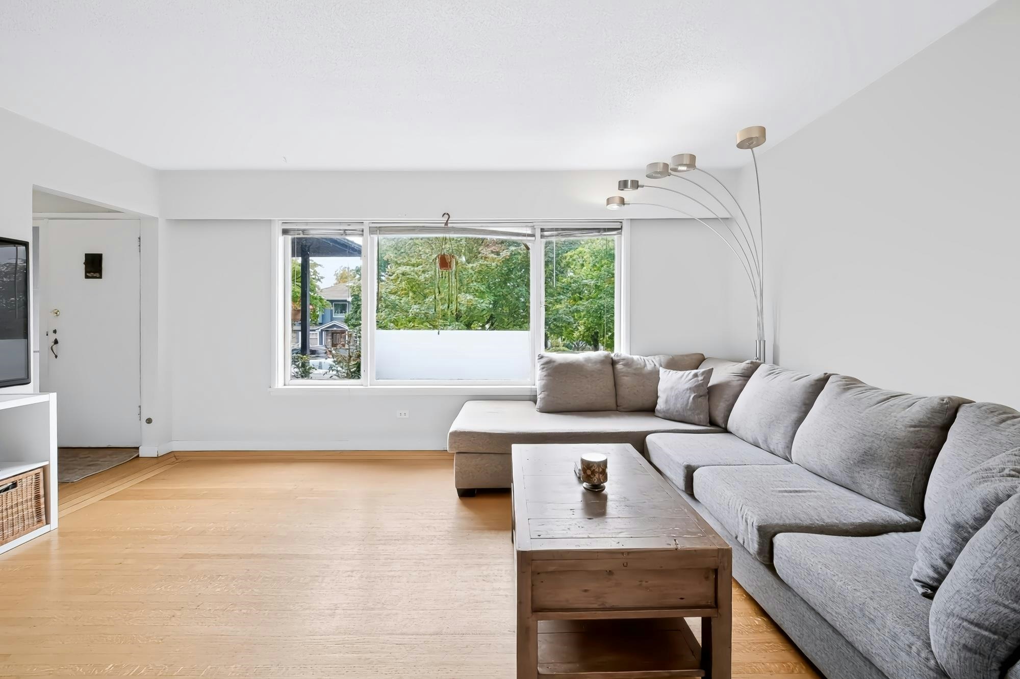 1685 E 55th Avenue - 4