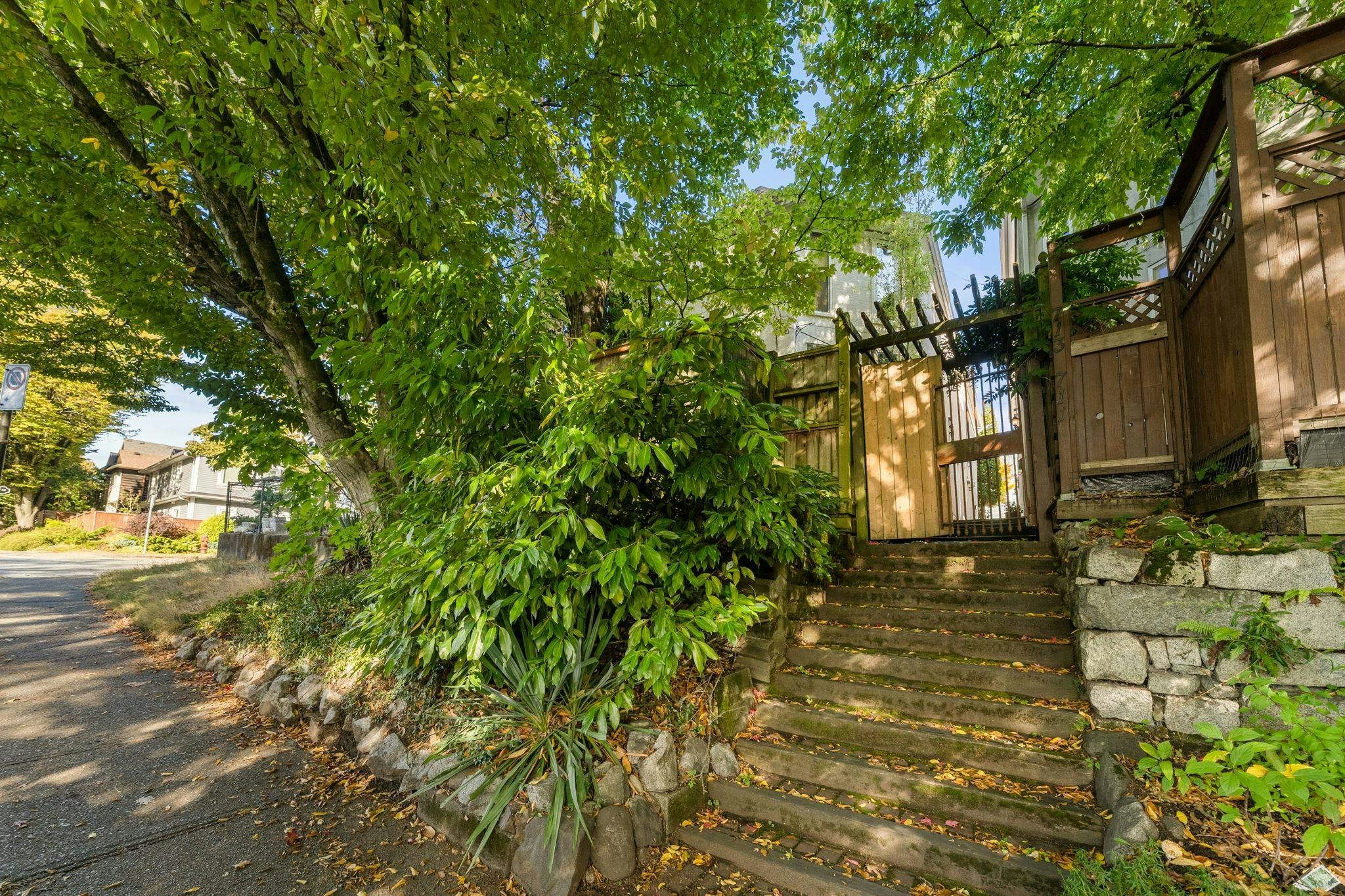 709 Prior Street, Vancouver, BC, V6A 2G8 - 31