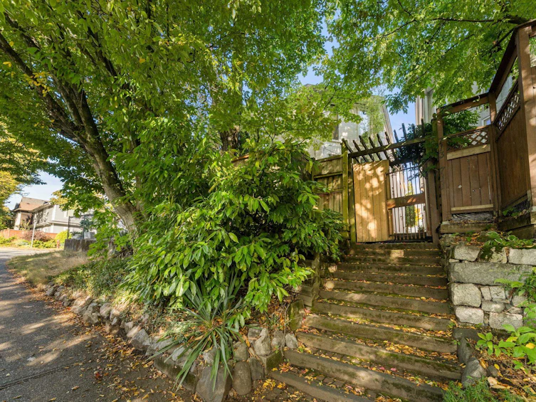 709 Prior Street, Vancouver, BC, V6A 2G8 - 31
