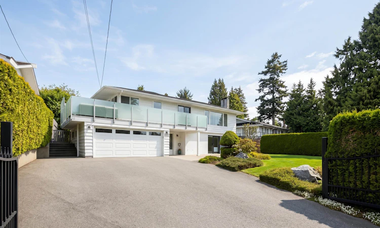 1017 Walalee Drive