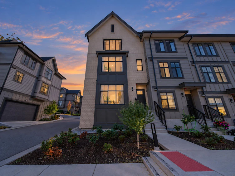 74-2350 165 Street, Surrey, BC, V3Z 1J9