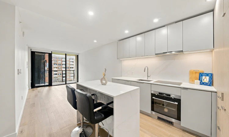 507-239 Keefer Street