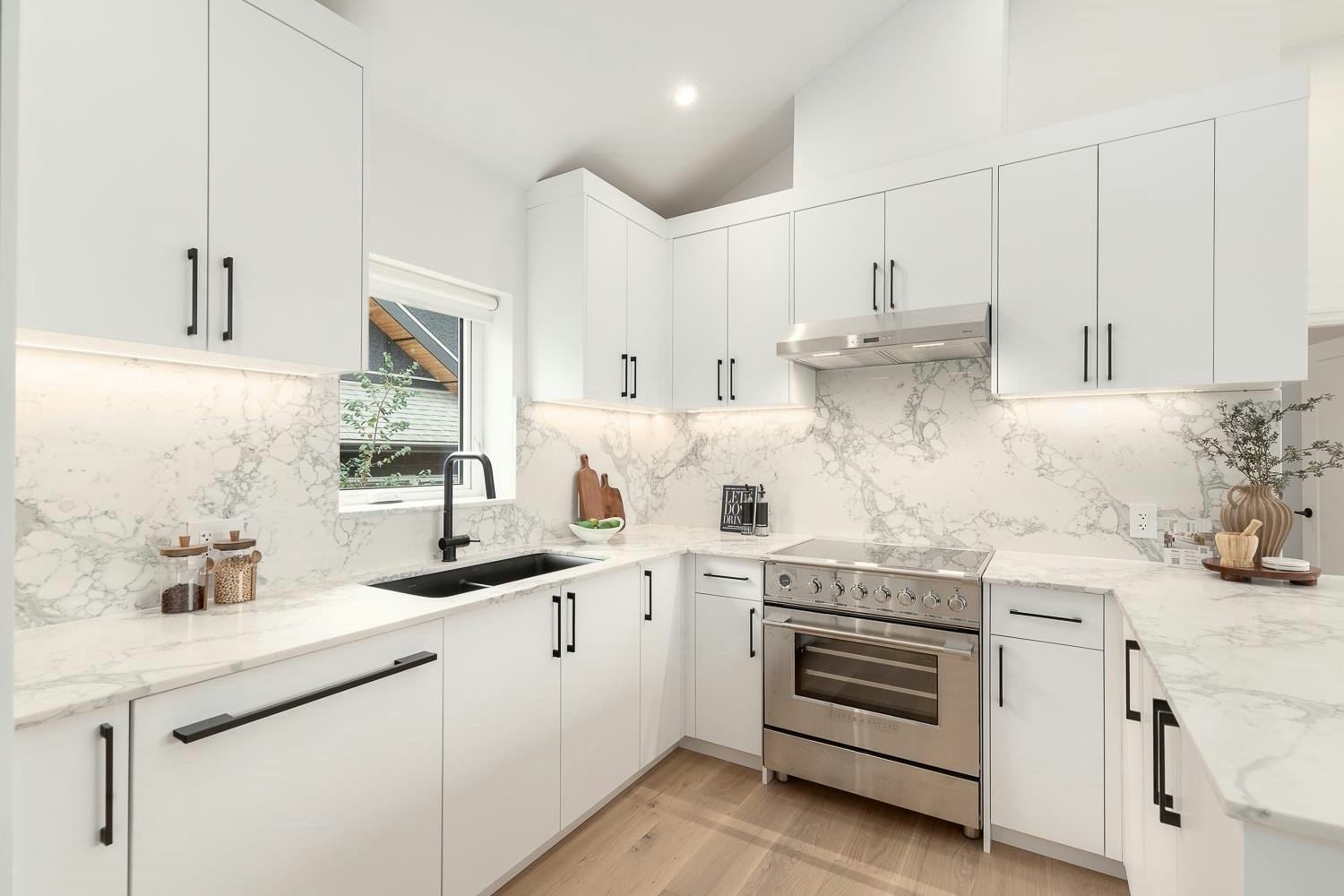 849 E 19th Avenue, Vancouver, BC, V5V 1K6 - 2