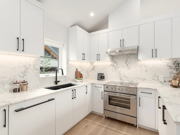 849 E 19th Avenue, Vancouver, BC, V5V 1K6 - 2