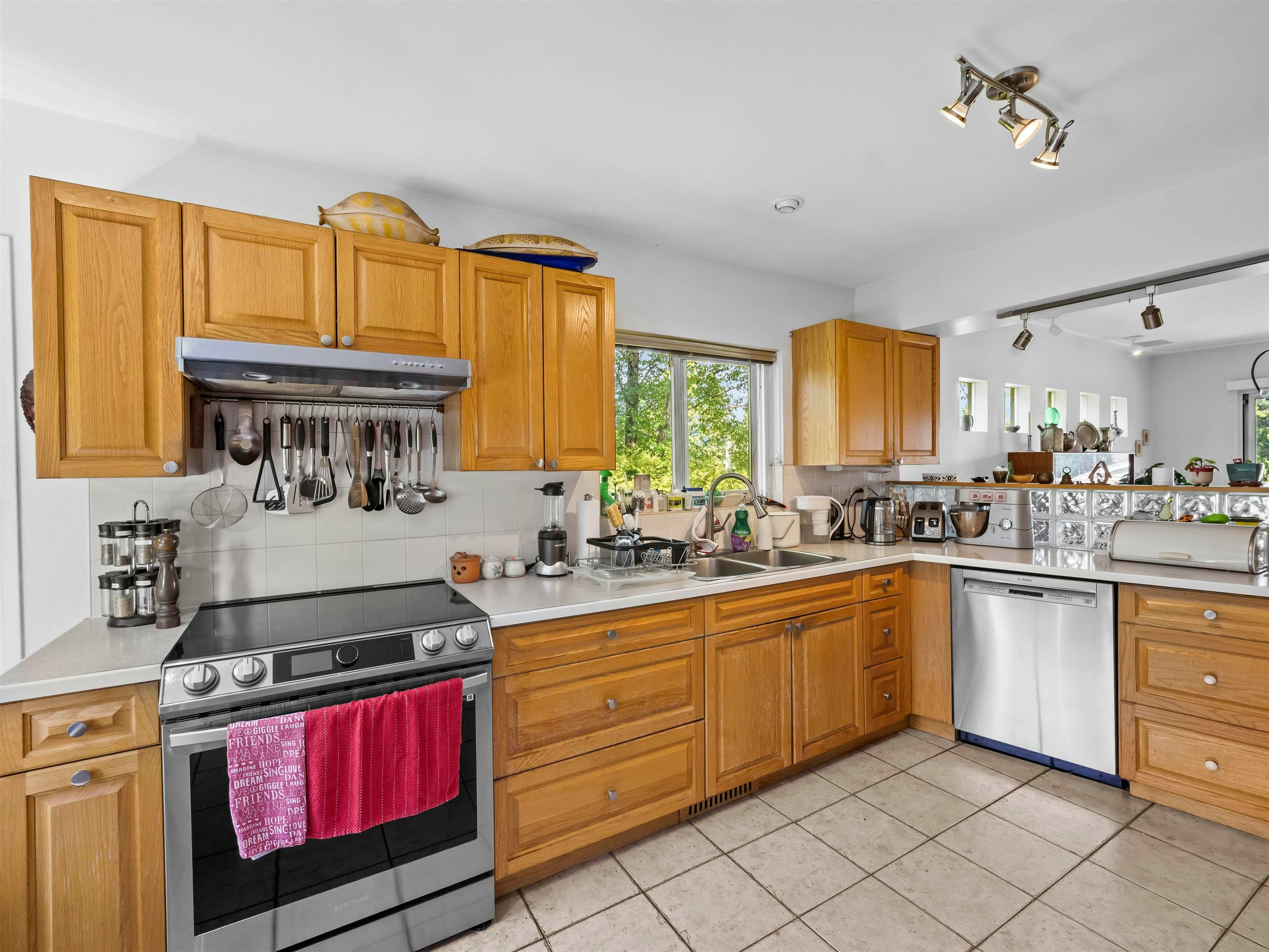 998 Fairway Drive, North Vancouver, BC, V7G 1L8 - 21