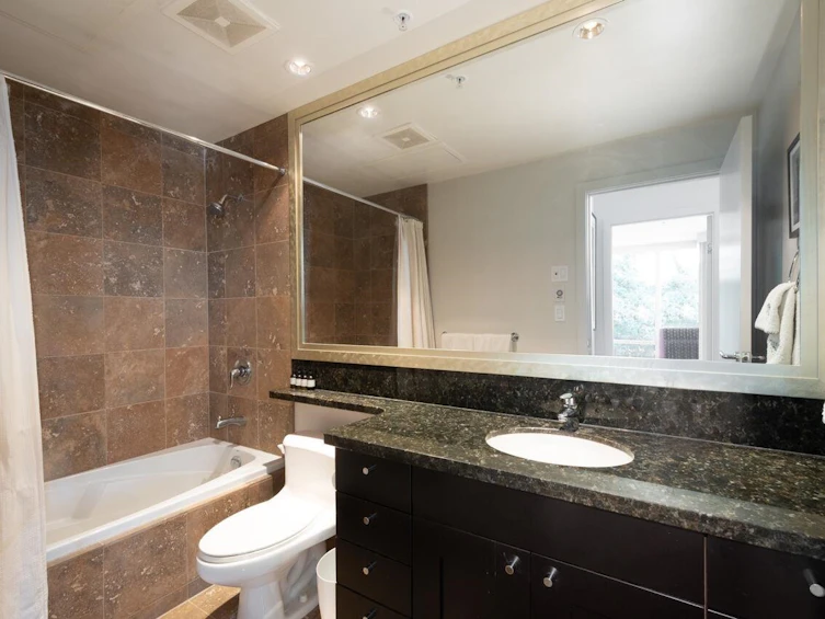203-499 Broughton Street, Vancouver, BC, V6G 3K1 - 18