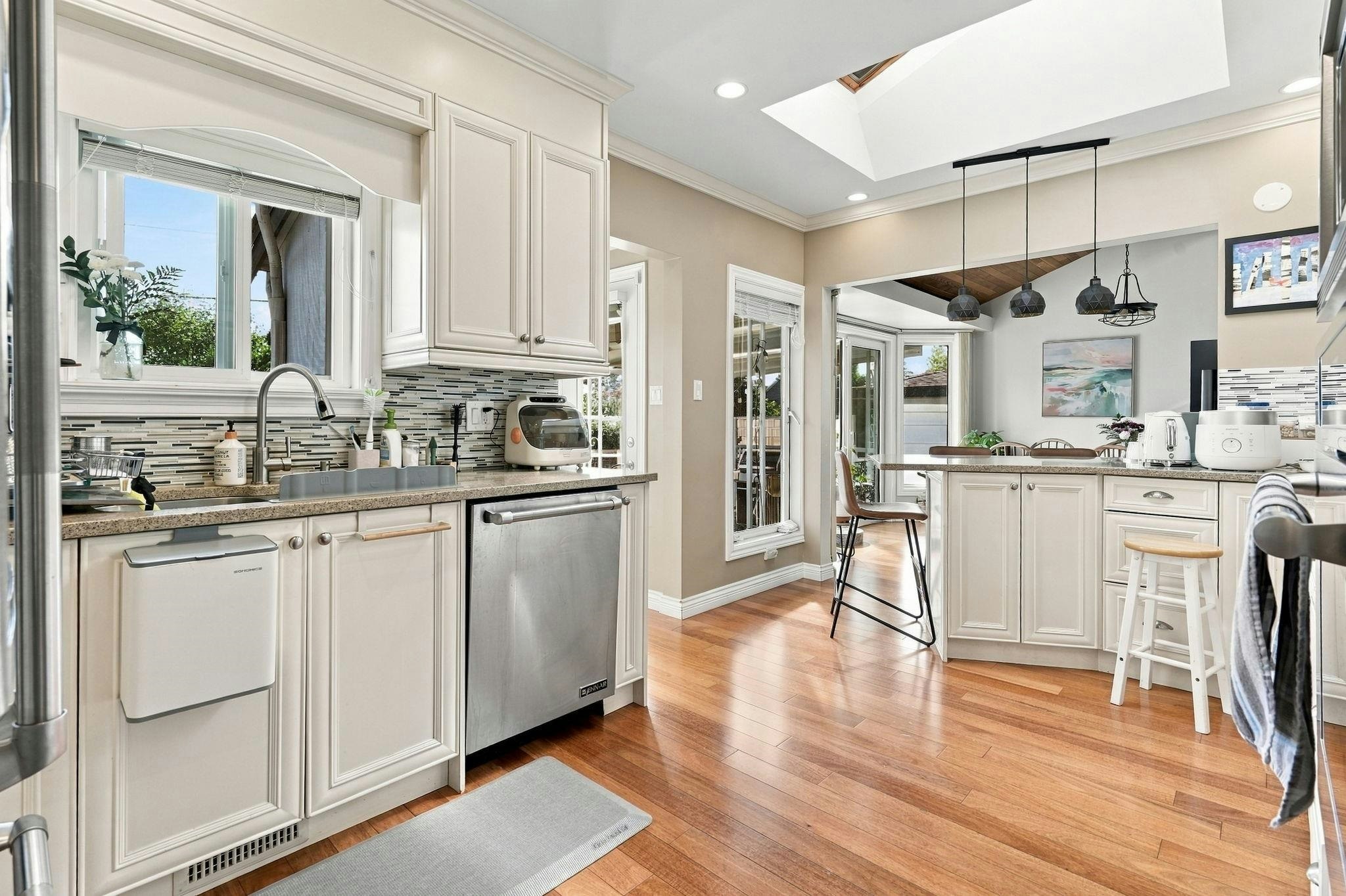 4027 Sunnycrest Drive, North Vancouver, BC, V7R 3E3 - 5