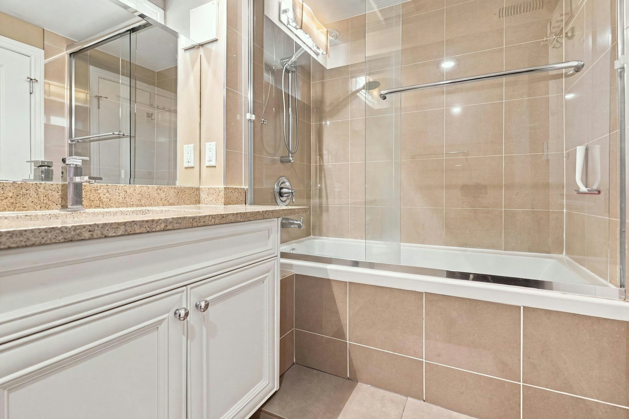 4027 Sunnycrest Drive, North Vancouver, BC, V7R 3E3 - 12