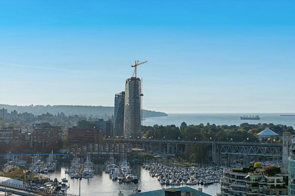 2607-583 Beach Crescent - 4