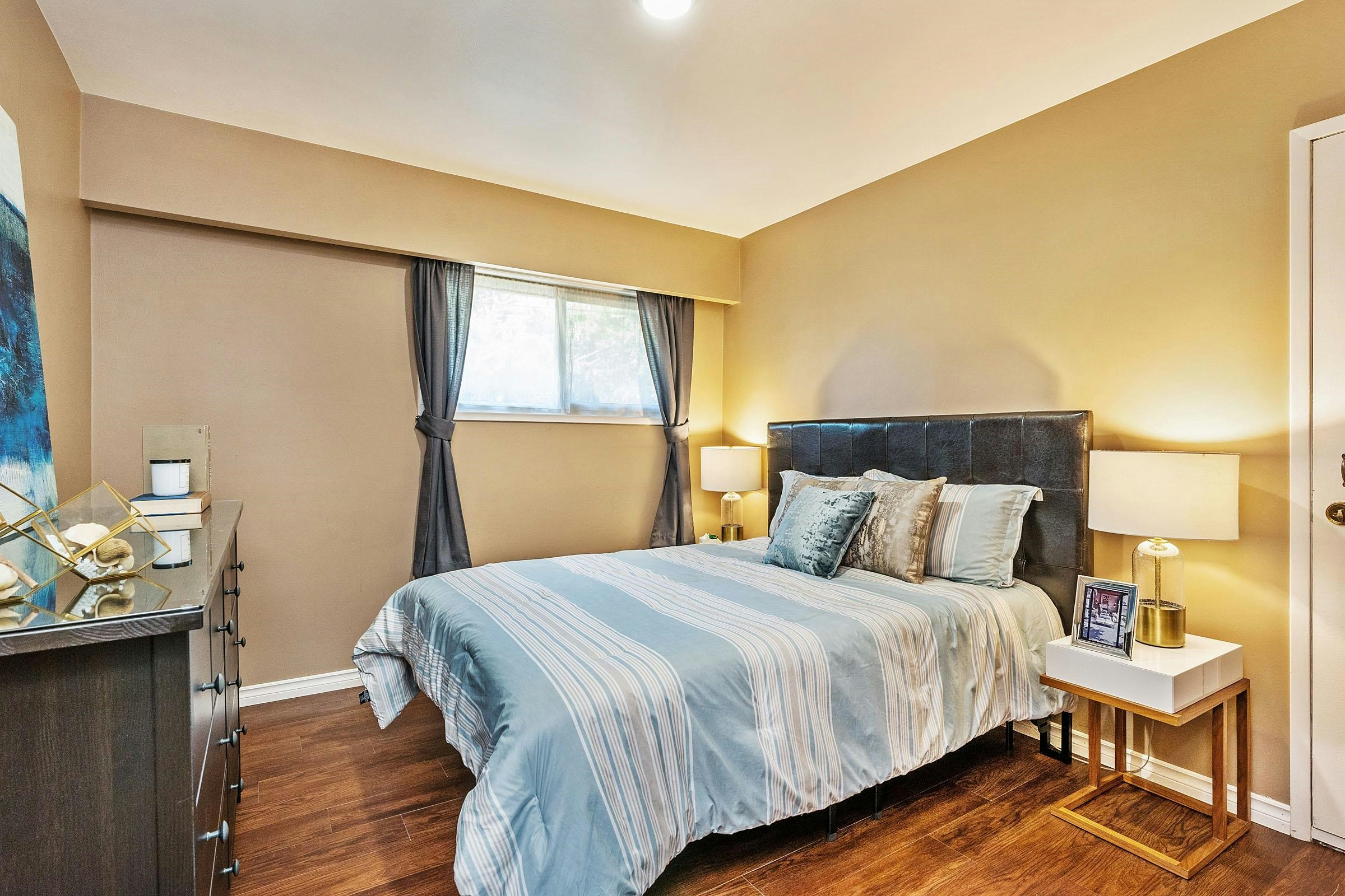 10530 154a Street, Surrey, BC, V3R 4K1 - 11