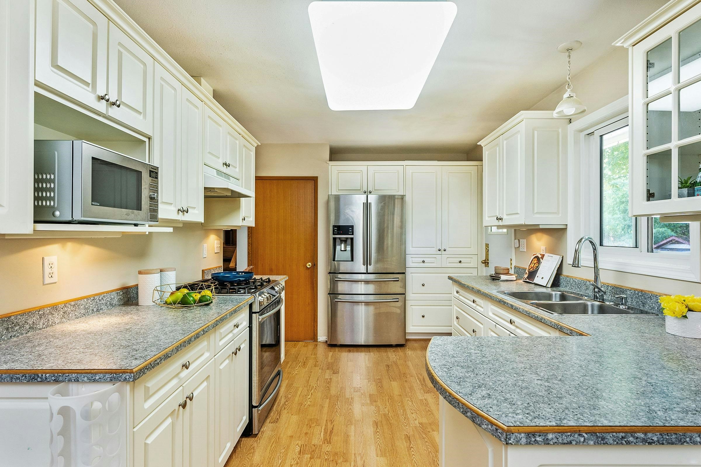 10530 154a Street, Surrey, BC, V3R 4K1 - 9
