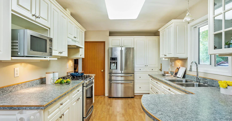 10530 154a Street, Surrey, BC, V3R 4K1 - 9