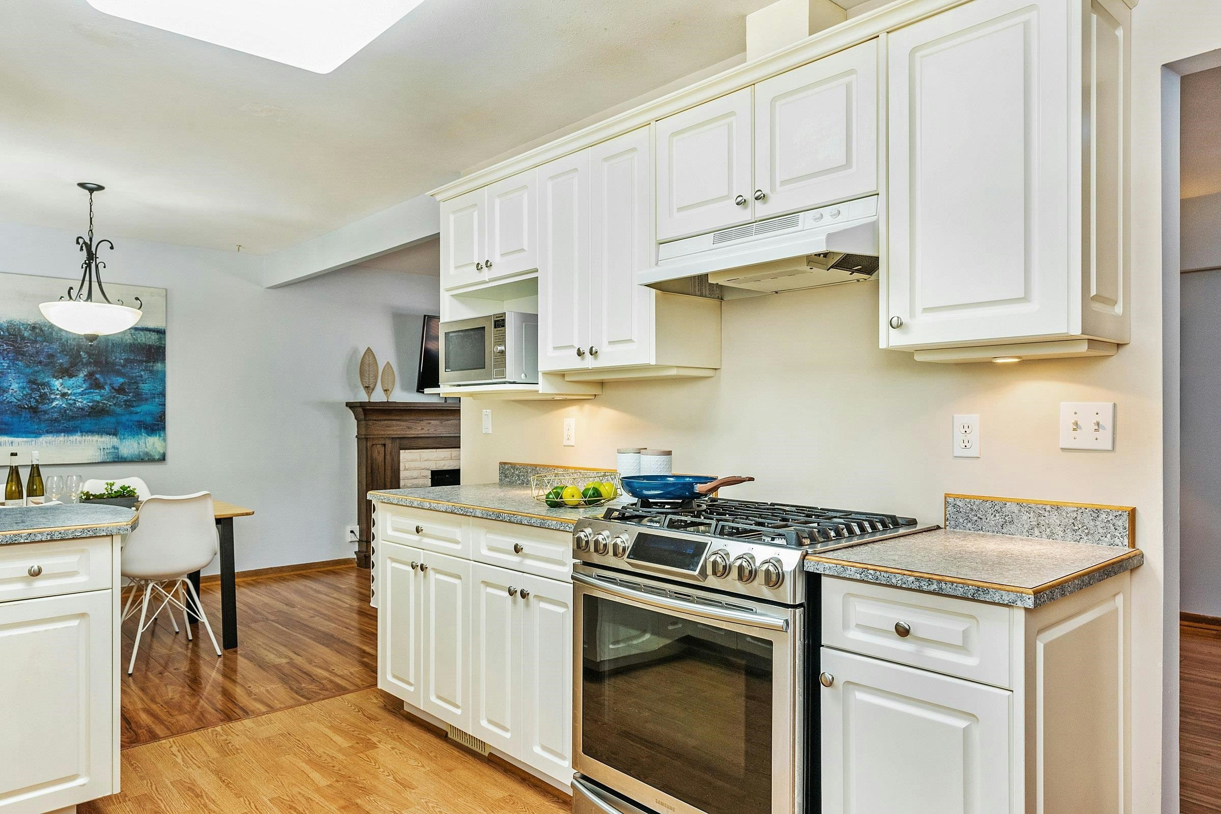 10530 154a Street, Surrey, BC, V3R 4K1 - 10