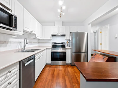 213-2678 Dixon Street - 5