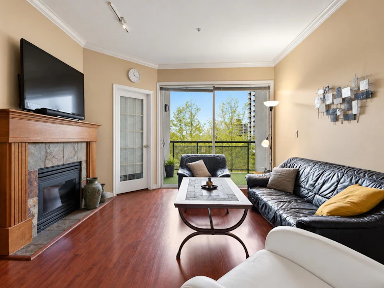 302-131 W 3rd Street, North Vancouver, BC, V7M 1E7