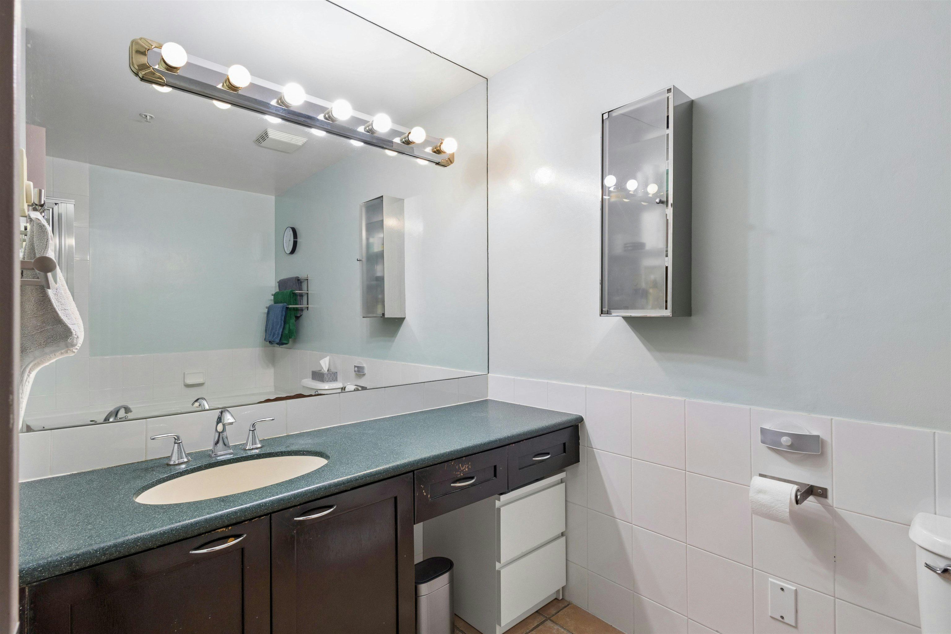 302-131 W 3rd Street, North Vancouver, BC, V7M 1E7 - 11