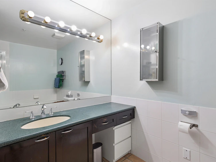 302-131 W 3rd Street, North Vancouver, BC, V7M 1E7 - 11