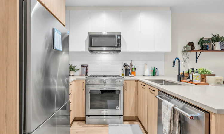 113-707 Como Lake Avenue