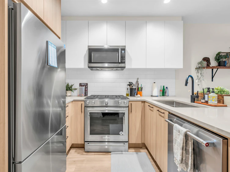 113-707 Como Lake Avenue, Coquitlam, BC, V3J 0J5