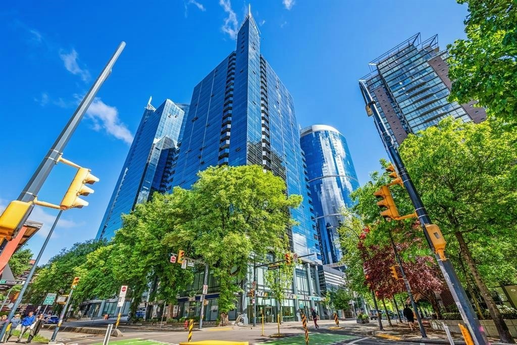70X-1050 Burrard Street, Vancouver, BC, V6Z 2S3