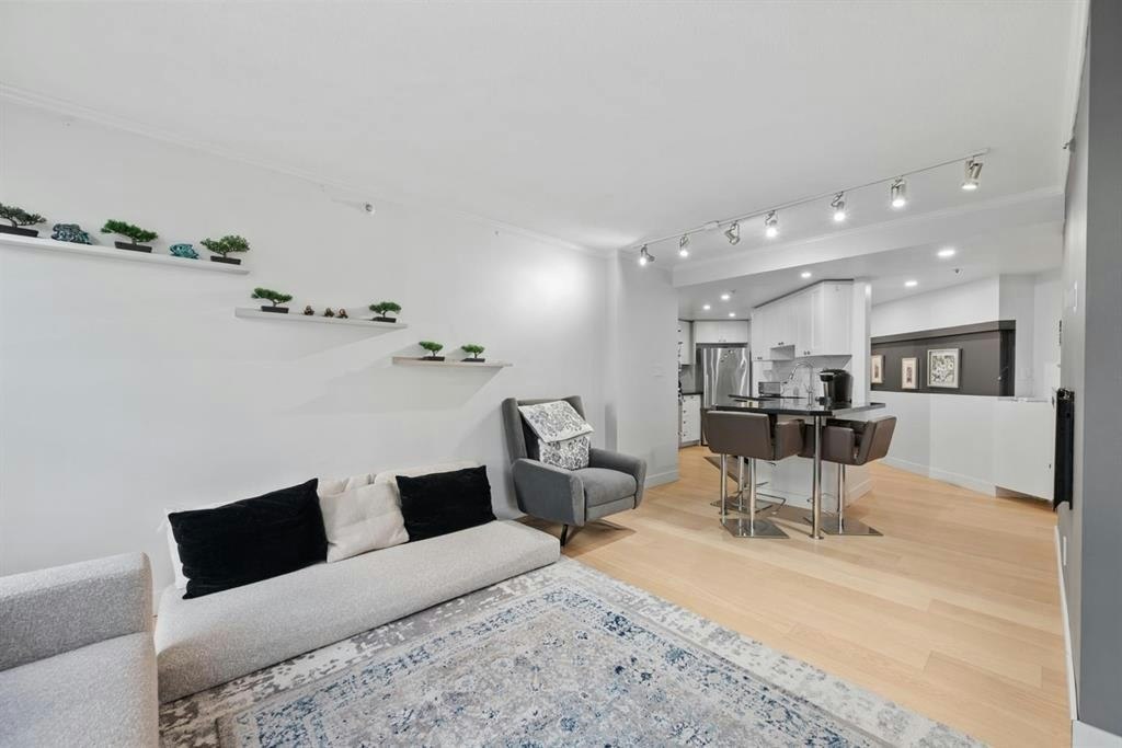70X-1050 Burrard Street, Vancouver, BC, V6Z 2S3 - 5